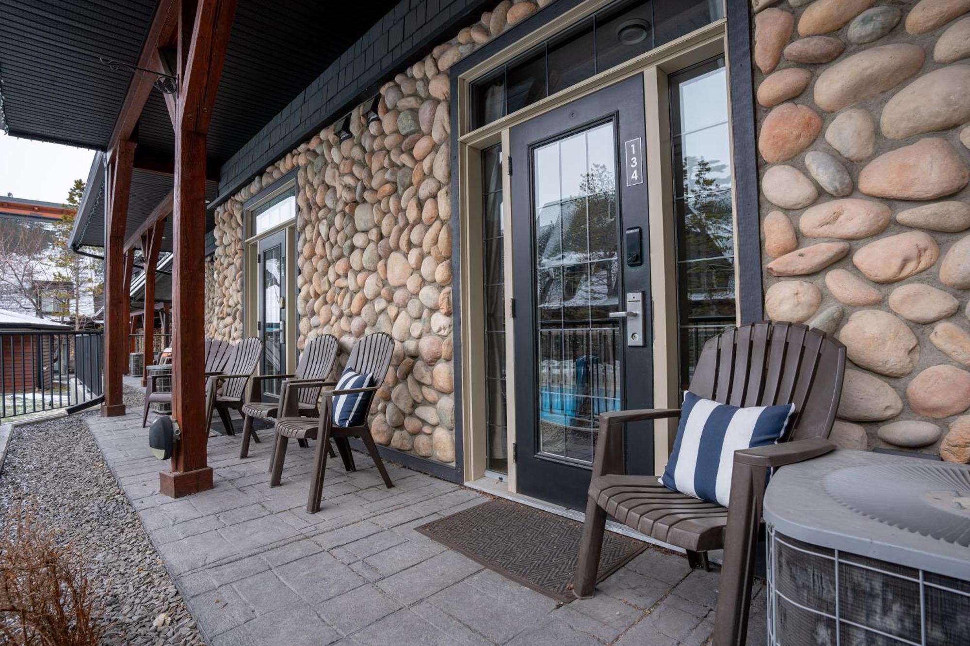 Grotto Canyon Apartment