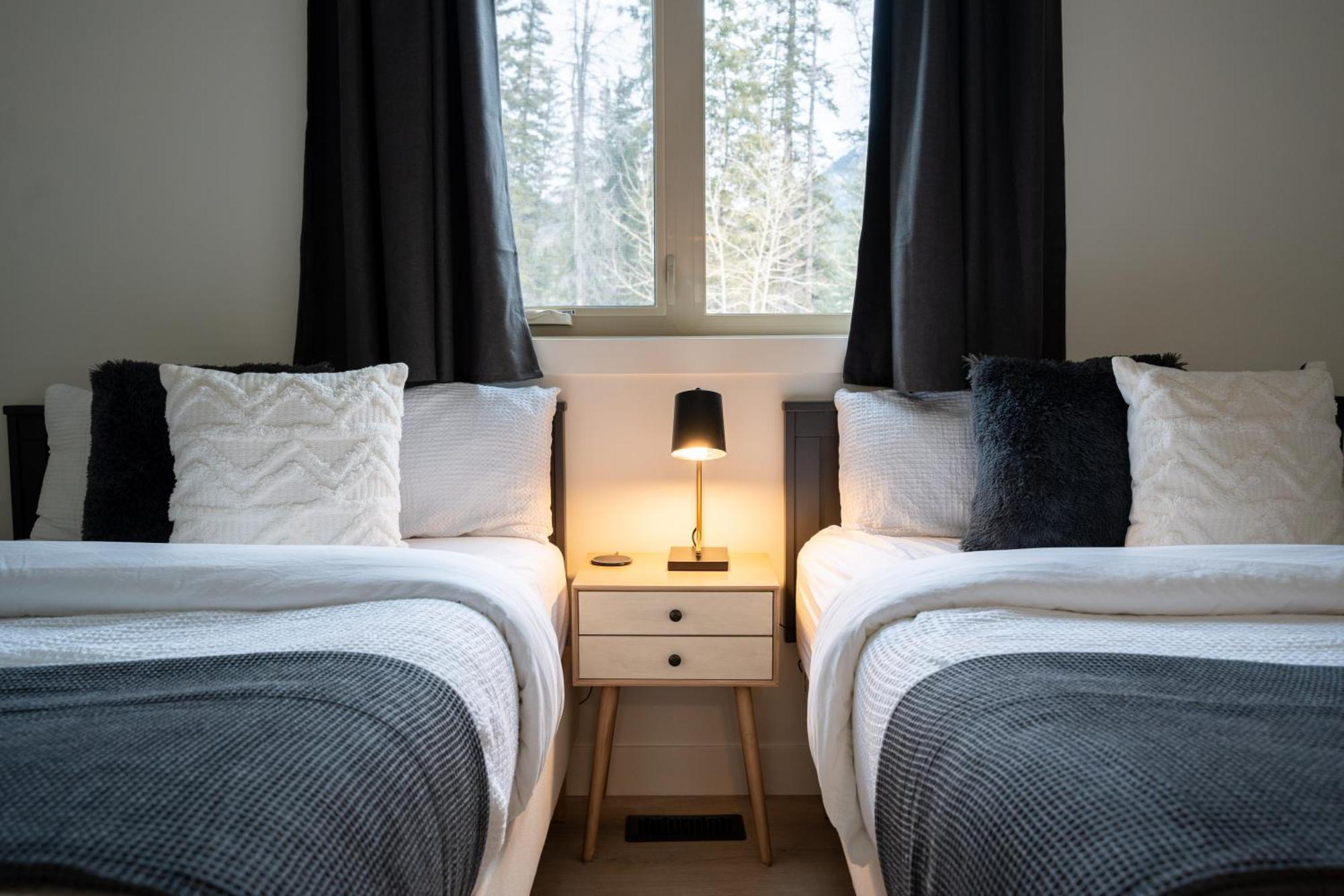 Grotto Canyon Apartment *