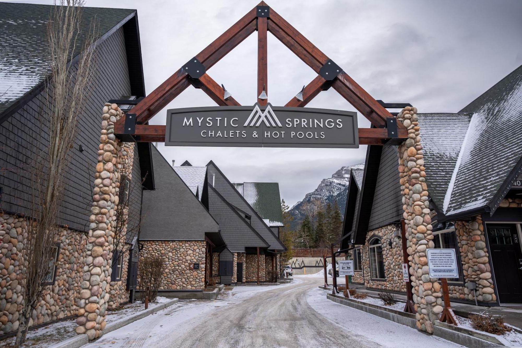 Grotto Canyon Apartment Canmore